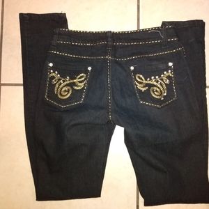 Classic Blue Jeans with embroidery on pockets